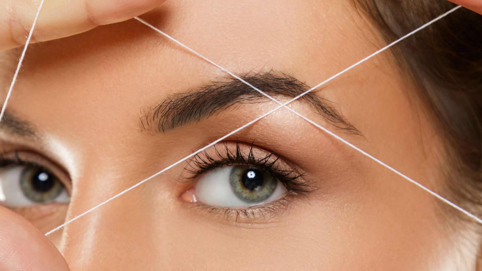 EPILATION SOURCILS A LA CIRE OU AU FIL image